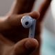 Los auriculares tienen resistencia al polvo y al agua IP54.